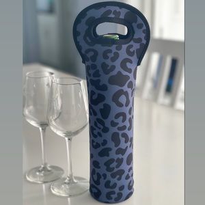 NWT! Blue LEOPARD Neoprene Wine Bottle Holder! 🍷